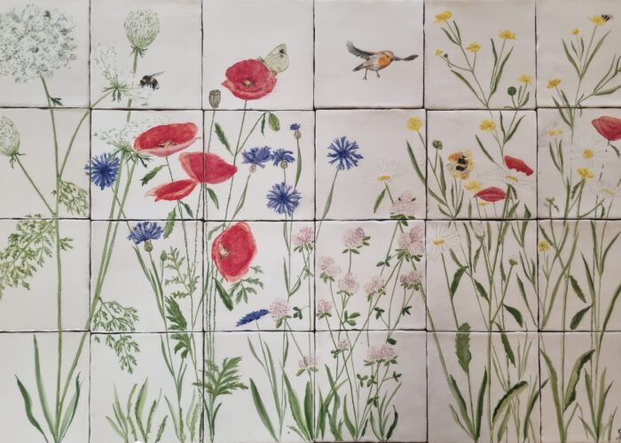 wilde bloemen klaprozen rodeklaver korenbloern op tegels handbeschilderd